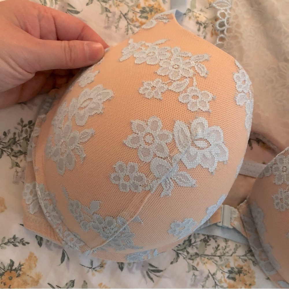 Victoria’s Secret PINK Cream & Baby Blue Lace Snap Front Push-up Racerback Bra - Picture 7 of 13